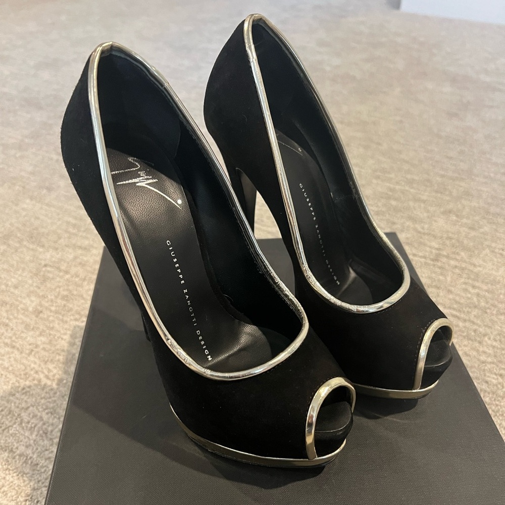 Guiseppe Zanotti Peep Toe Pumps 35